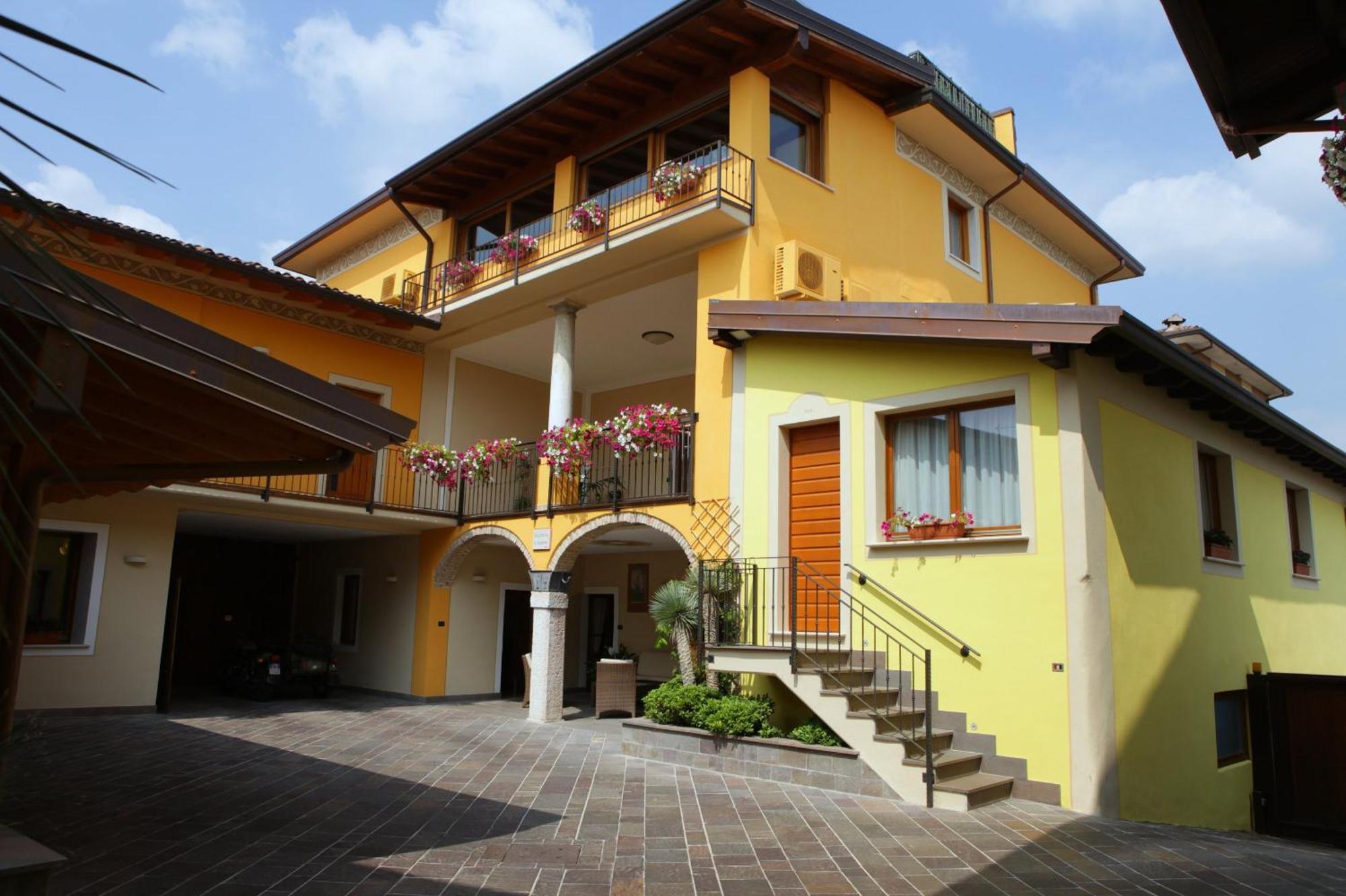 Agriturismo Il Barone Moniga del Garda Esterno foto
