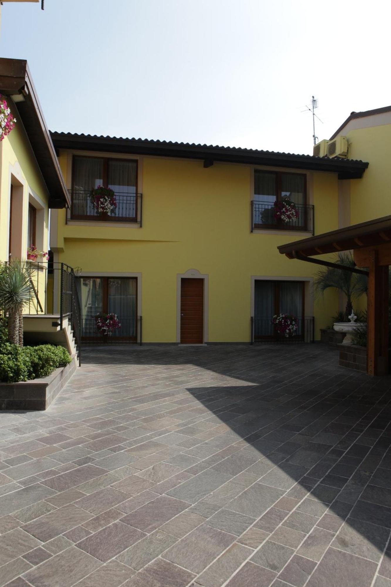 Agriturismo Il Barone Moniga del Garda Esterno foto